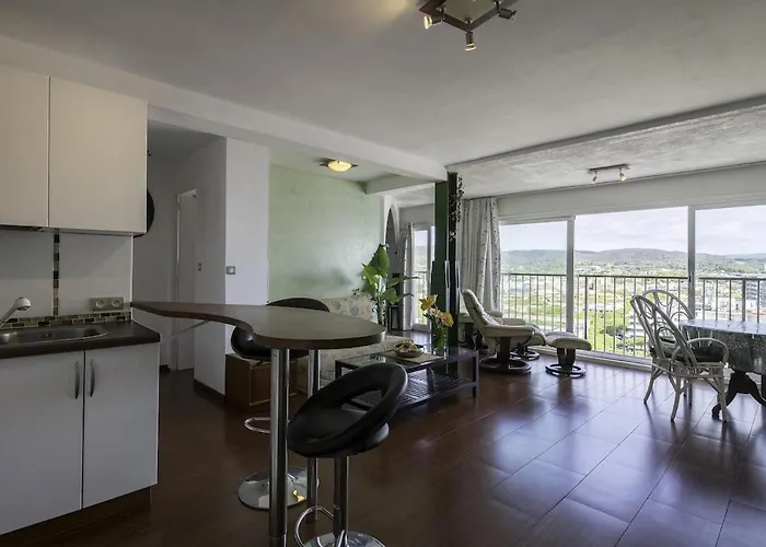 Piso Amplio Con Vistas Laterales Al Mar Apartment