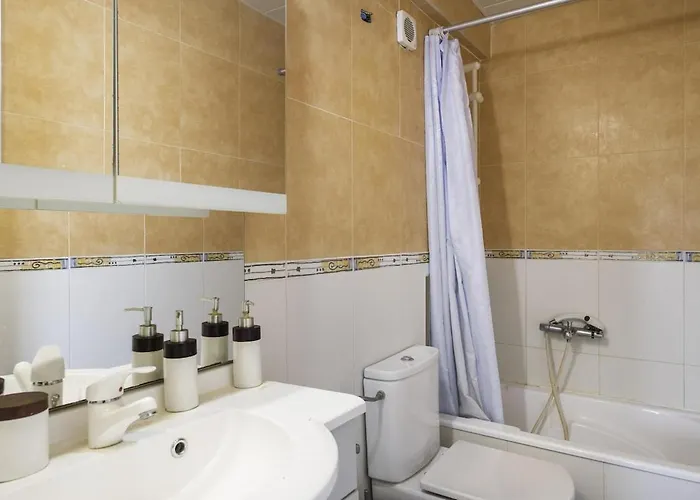 Piso Amplio Con Vistas Laterales Al Mar